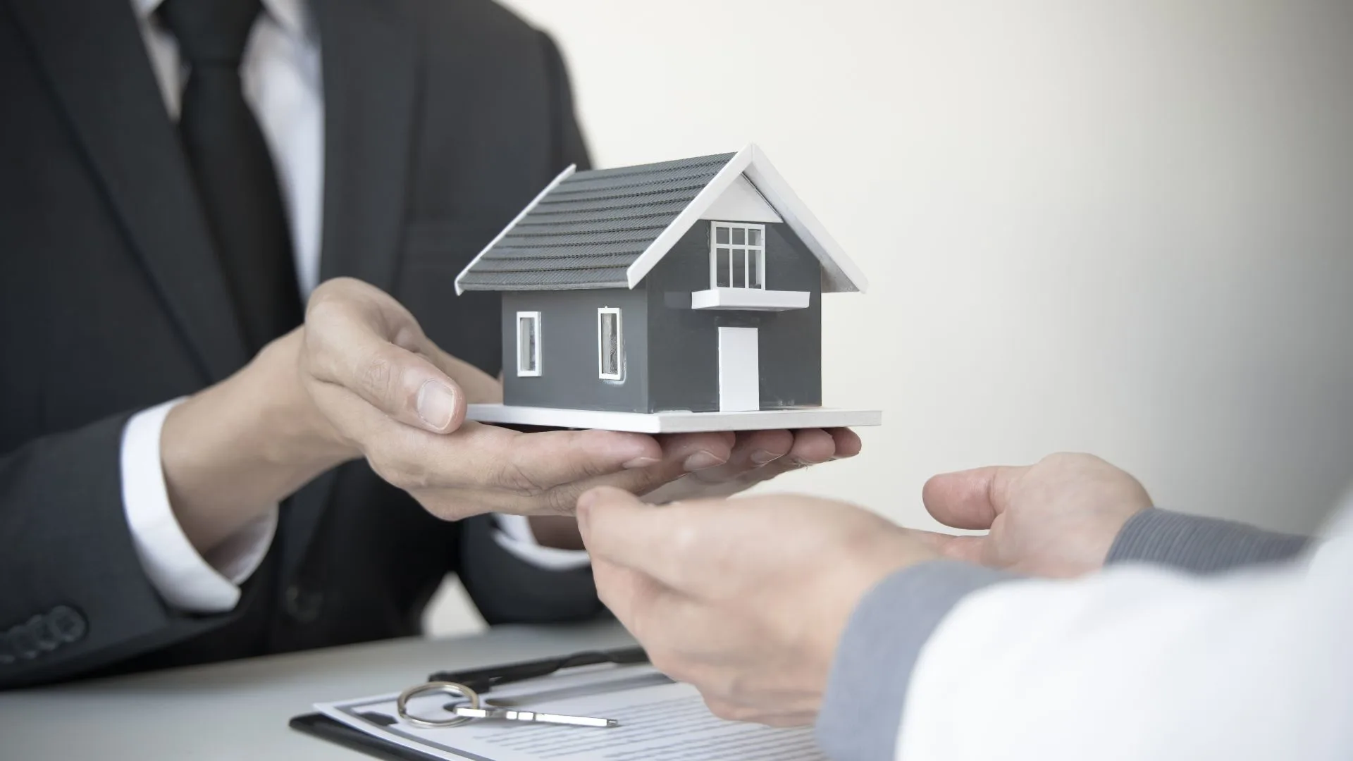 8 Tools to Make Buying and Selling Property Easier in 2025